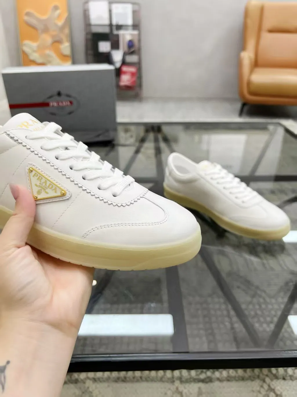 Factory price: 380💰Prada new men's leather sports shoes, the highest version on the market, any comparison is welcome🆚! The original leather has excellent texture and is super high-end! Fetal sheep net lining imported from Italy, removable pad! Luxurious materials and fine workmanship, highly recommended! Code number: 38-44, customized 45